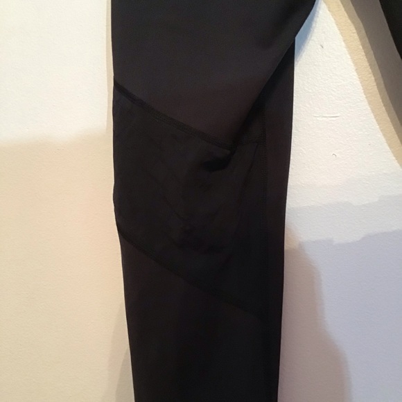 NWT GYMSHARK Fusion Cropped Leggings Black - Picture 5 of 7